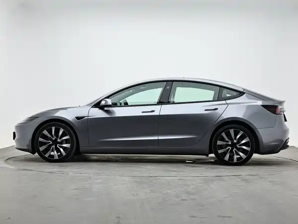Tesla Model 3 2025