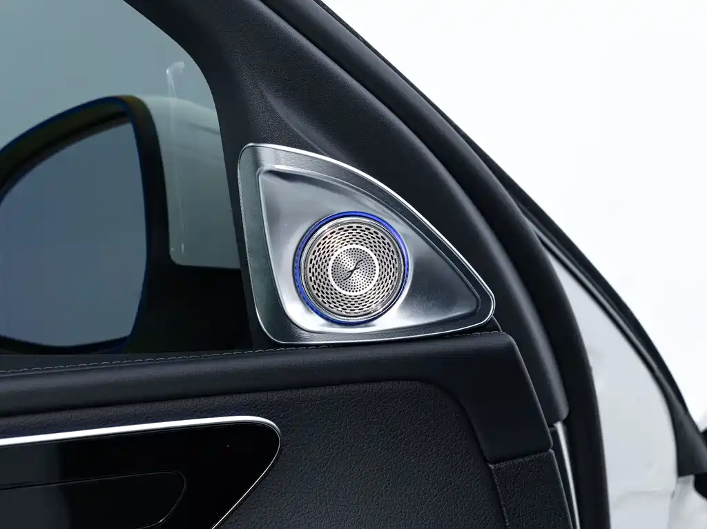 Mercedes-Benz C-Class 2023 — фото 7