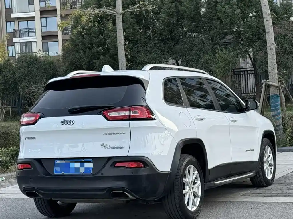 Jeep Cherokee 2017 — фото 4