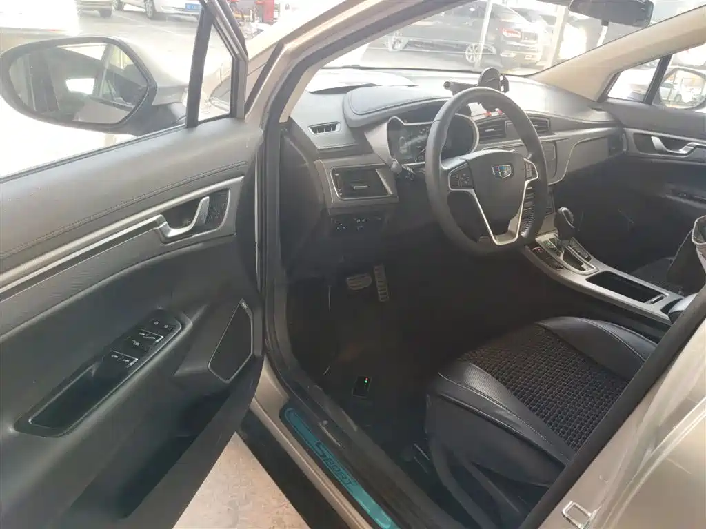 Geely Emgrand GS 2018 — фото 12