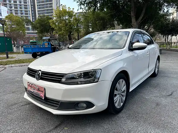 Volkswagen Sagitar 2014