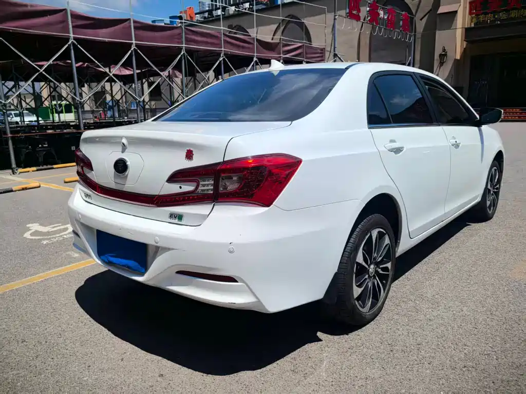 BYD Qin NEV 2016 — фото 4