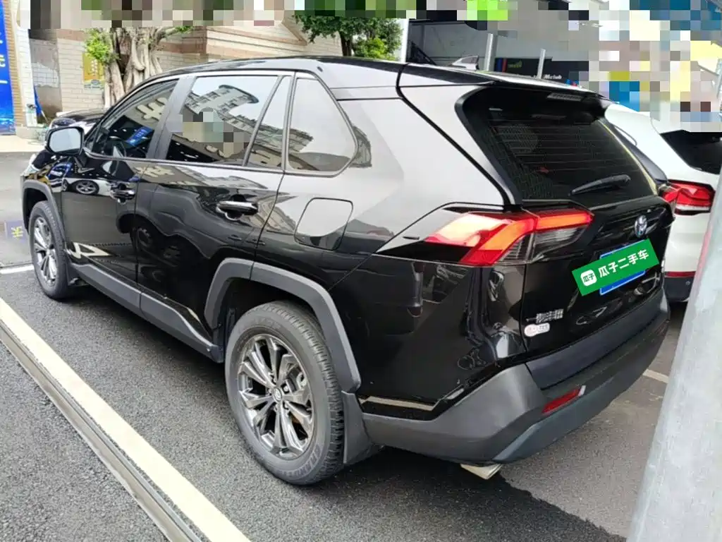 Toyota RAV4 2023 — фото 5