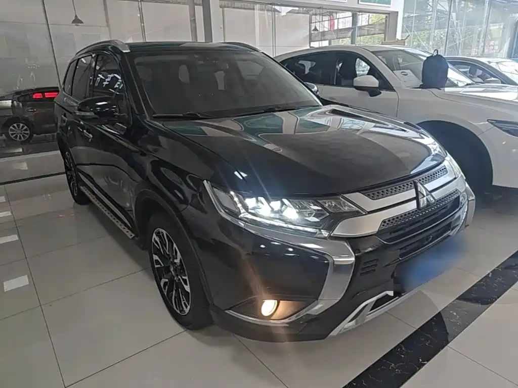 Mitsubishi Outlander 2020 — фото 4