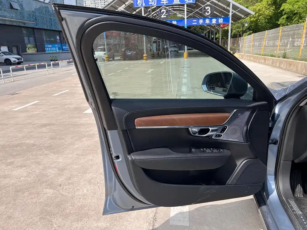 Volvo S90 PHEV 2020 — фото 10