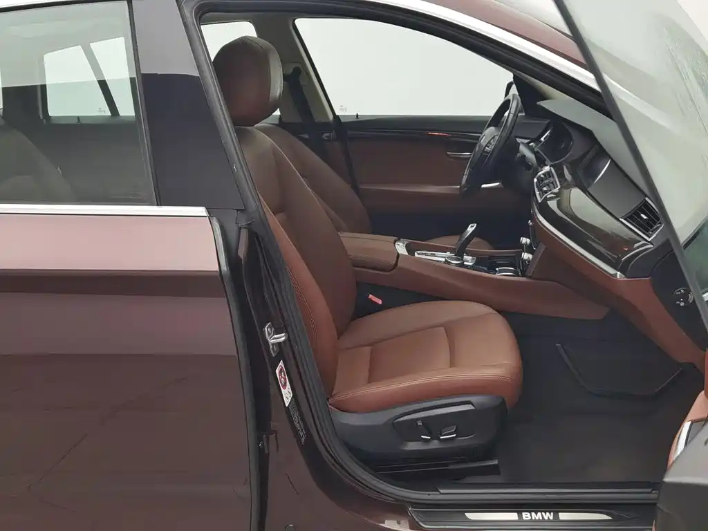 BMW 5 Series GT 2015 — фото 23