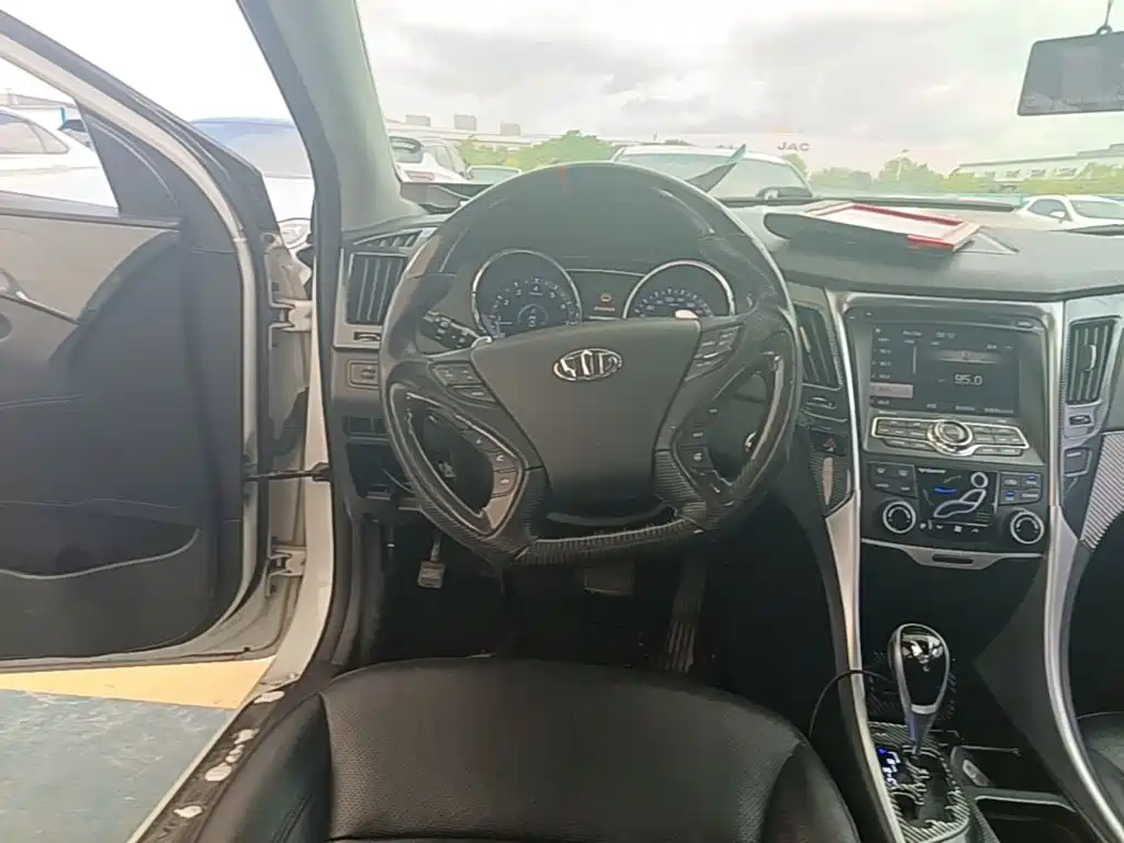 Hyundai Sonata 2015 — фото 11