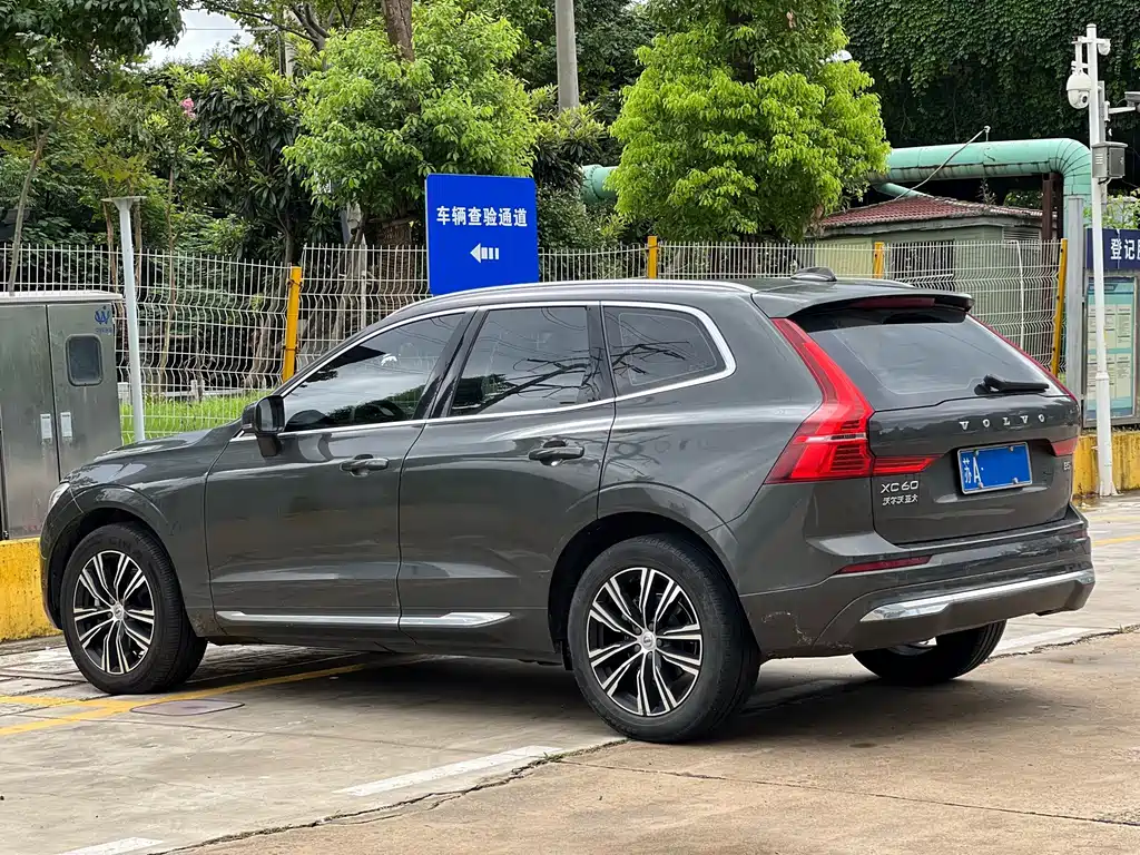 Volvo XC60 2022 — фото 14