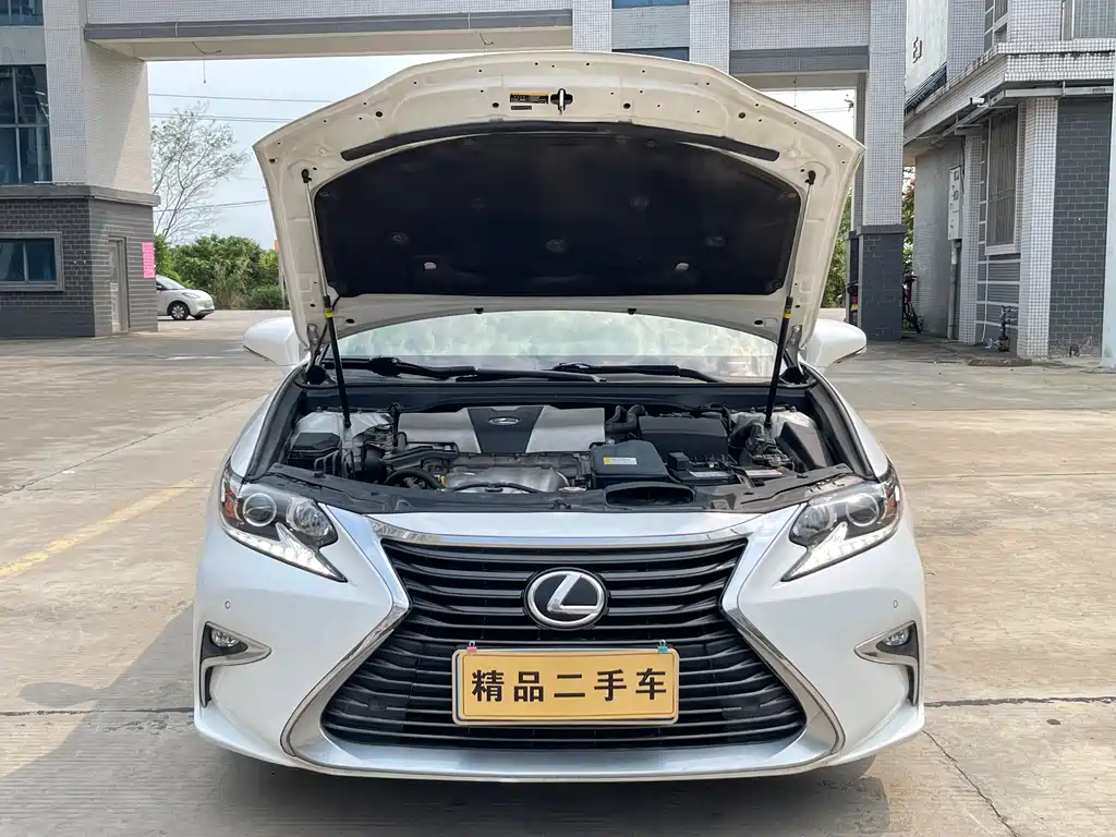 Lexus ES 2018 — фото 14