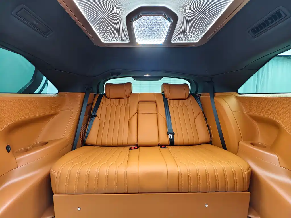 Toyota Granvia — фото 30