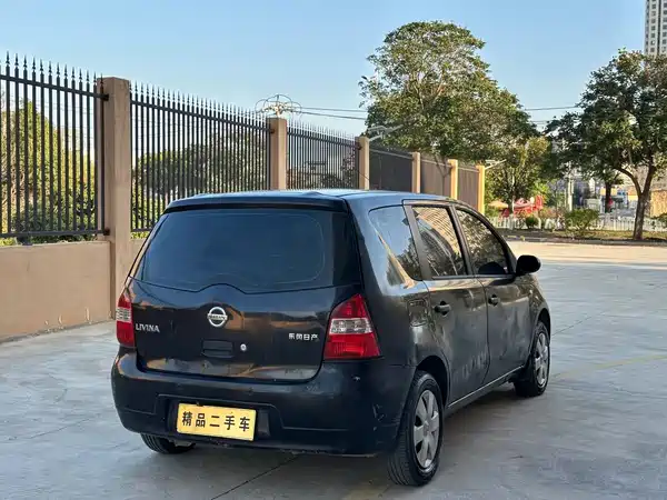 Nissan Livina 2012
