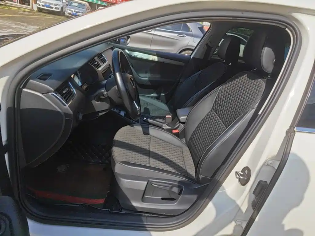 Skoda Octavia 2017 — фото 15