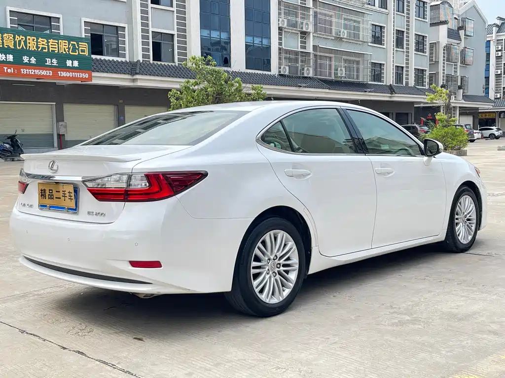Lexus ES 2018 — фото 7