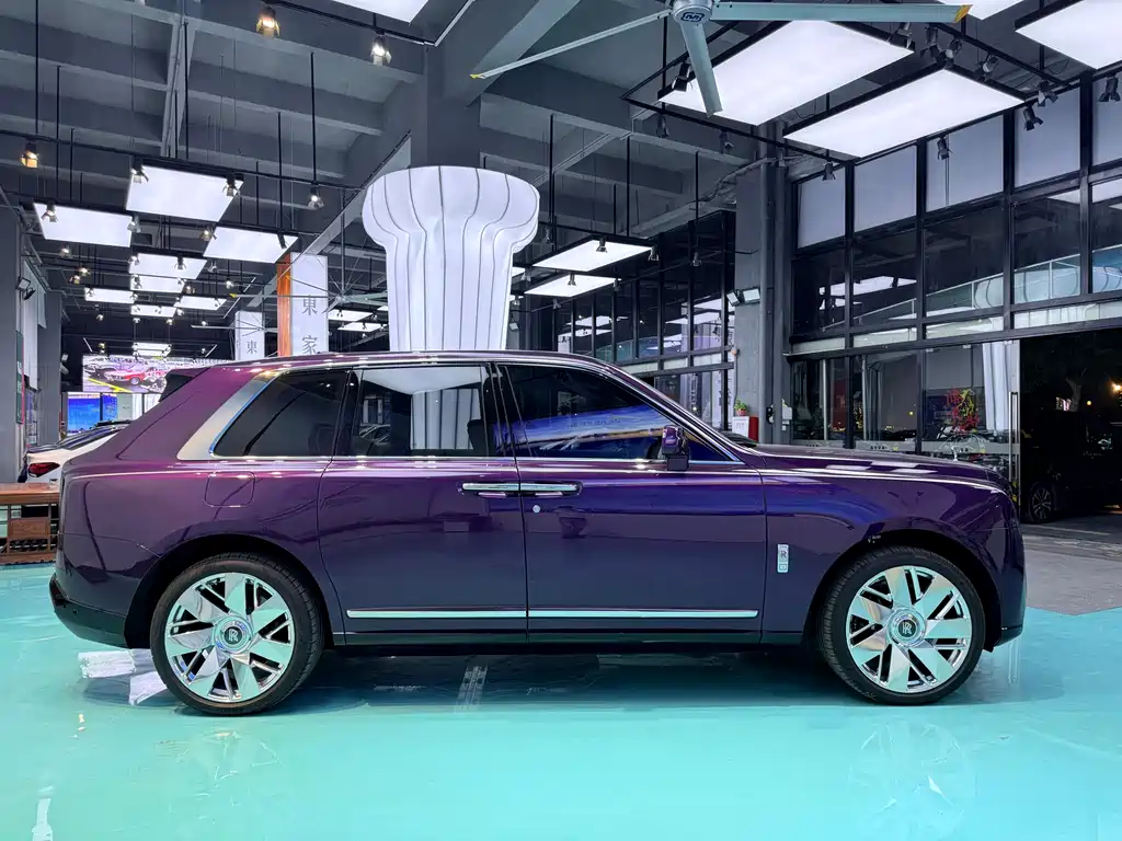 Rolls-Royce Cullinan 2025 — фото 4