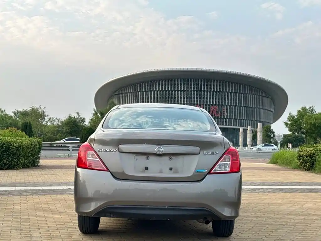 Nissan Sunny 2015 — фото 5