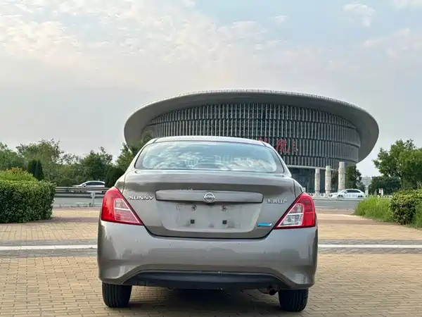 Nissan Sunny 2015