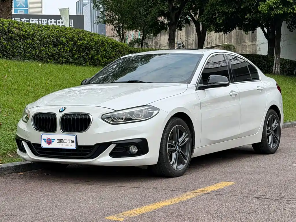 BMW 1 Series 2019 — фото 1