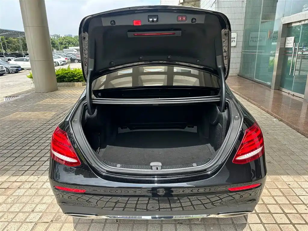 Mercedes-Benz E-Class 2019 — фото 28