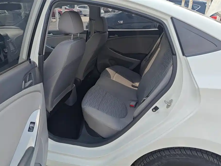 Hyundai Verna 2016 — фото 11