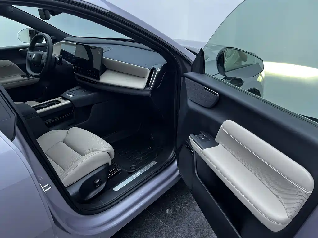 Volvo XC70 Plug-In Hybrid 2025 — фото 15