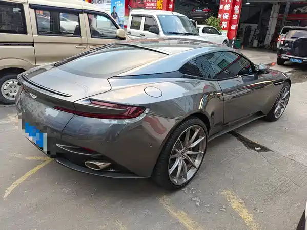 Aston Martin DB11 2020