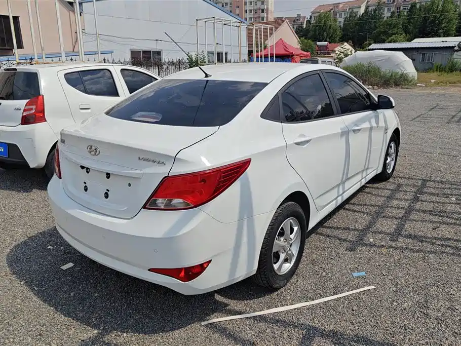 Hyundai Verna 2016 — фото 3