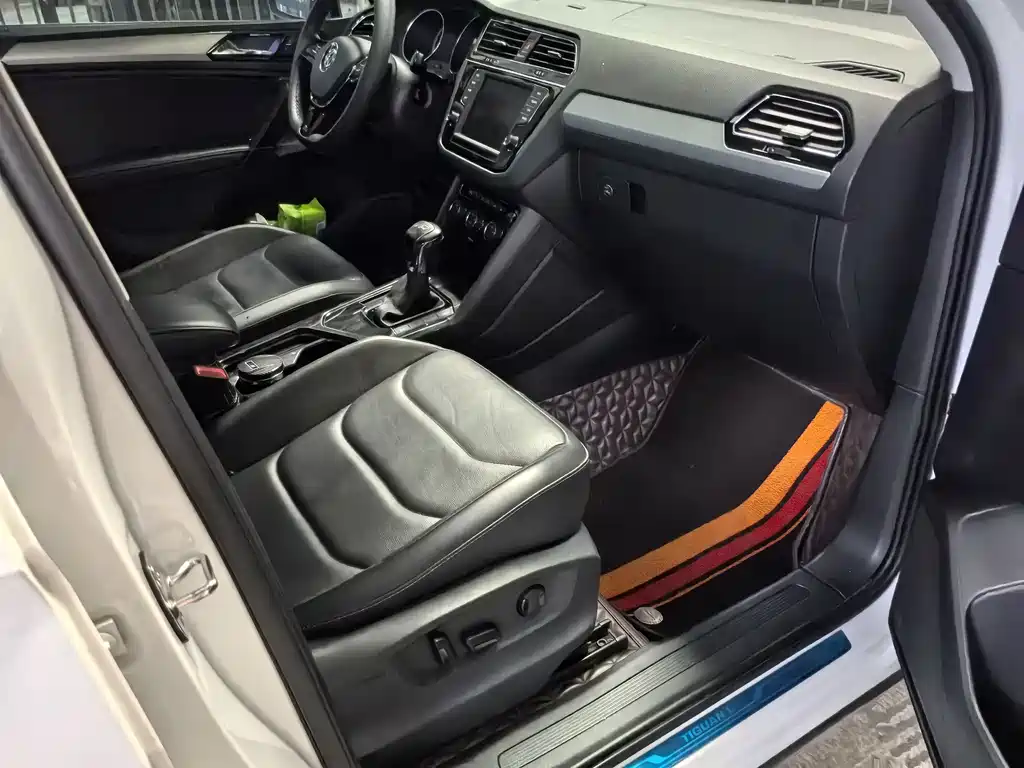 Volkswagen Tiguan L 2018 — фото 12
