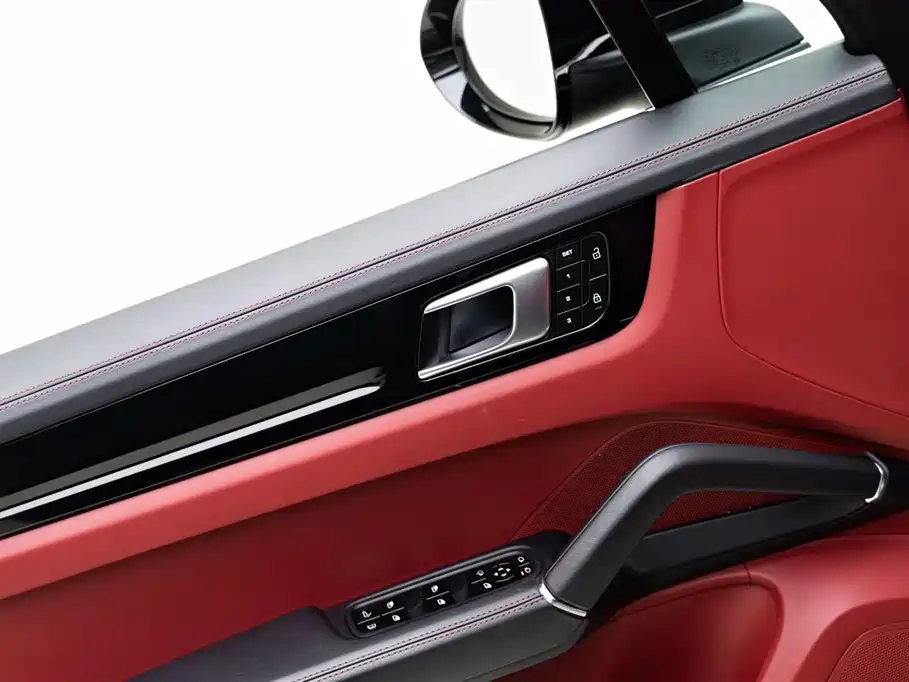 Porsche Cayenne Hybrid 2022 — фото 19