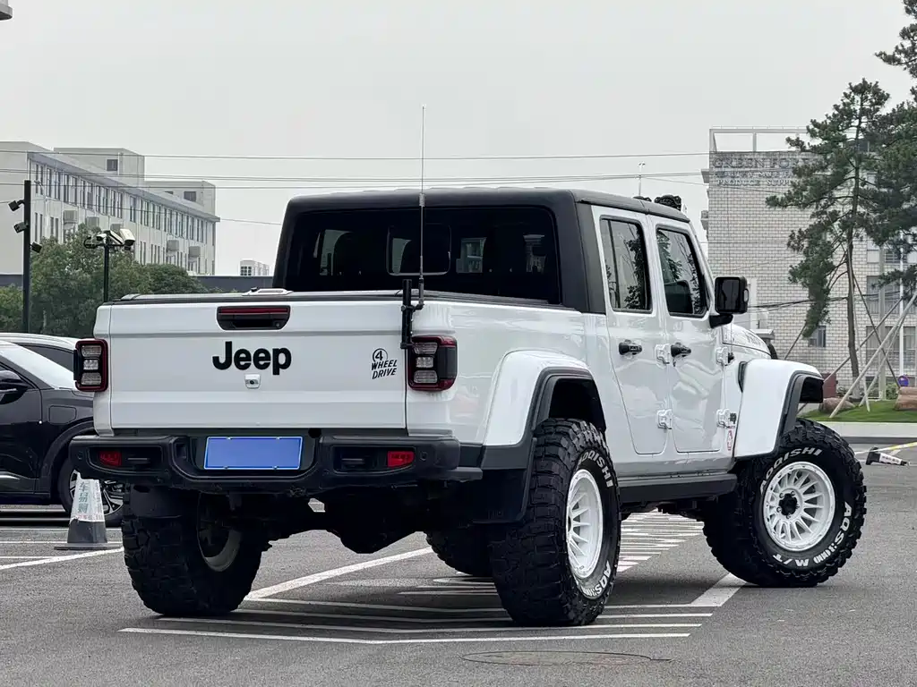 Jeep Gladiator 2023 — фото 7