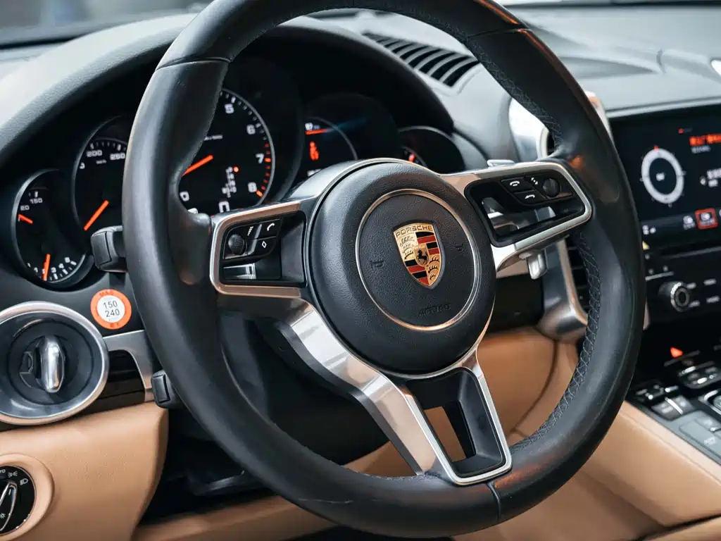 Porsche Cayenne 2017 — фото 15