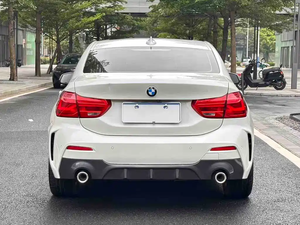 BMW 1 Series 2021 — фото 18