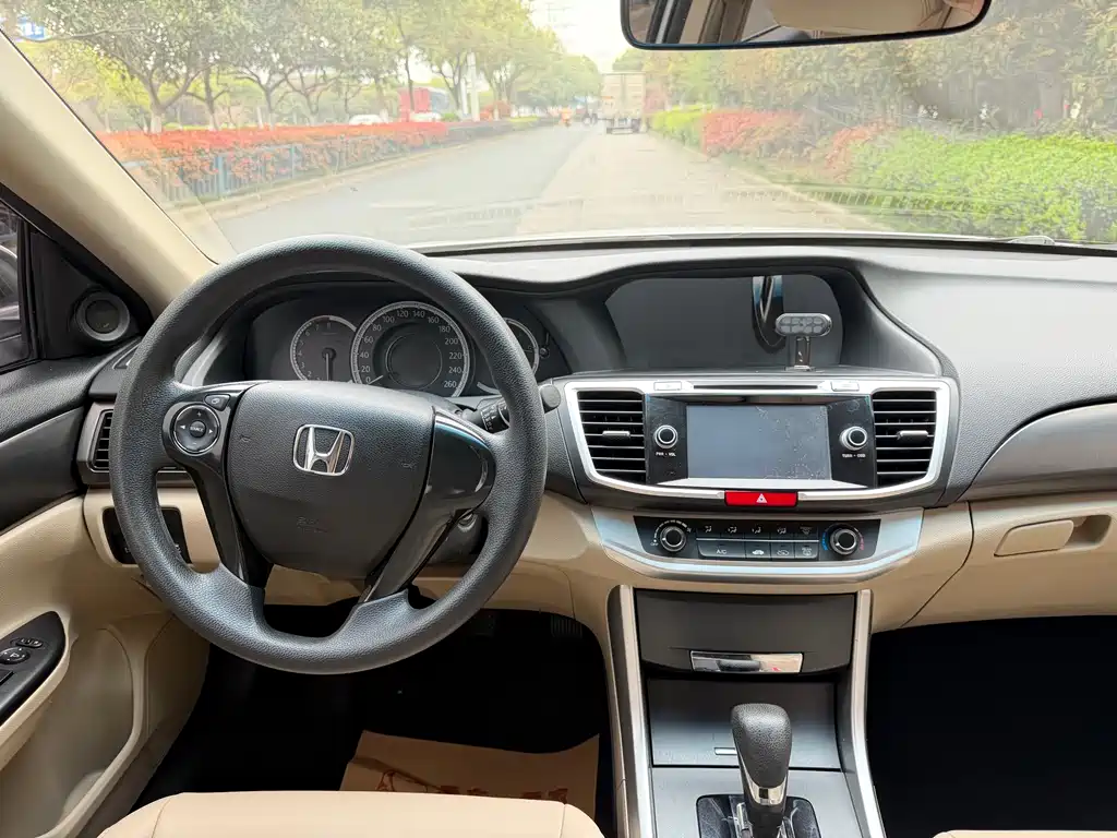 Honda Accord 2014 — фото 18