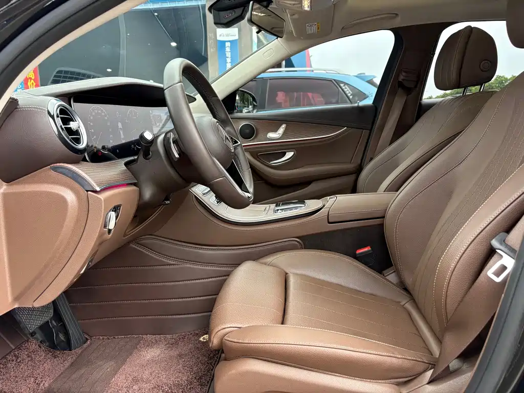 Mercedes-Benz E-Class 2022 — фото 11