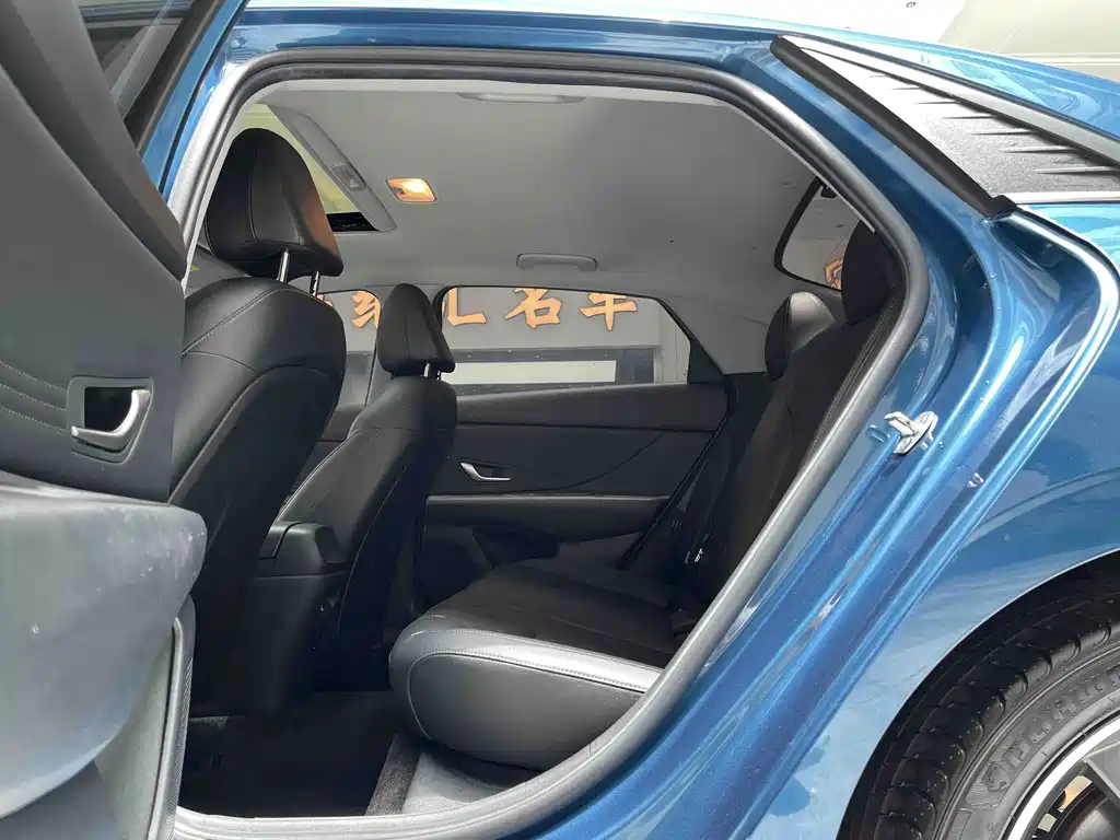 Hyundai Elantra 2021 — фото 13