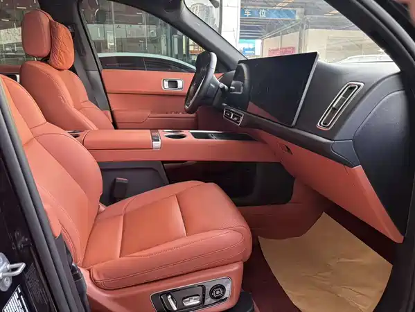 Li Auto L8 2025