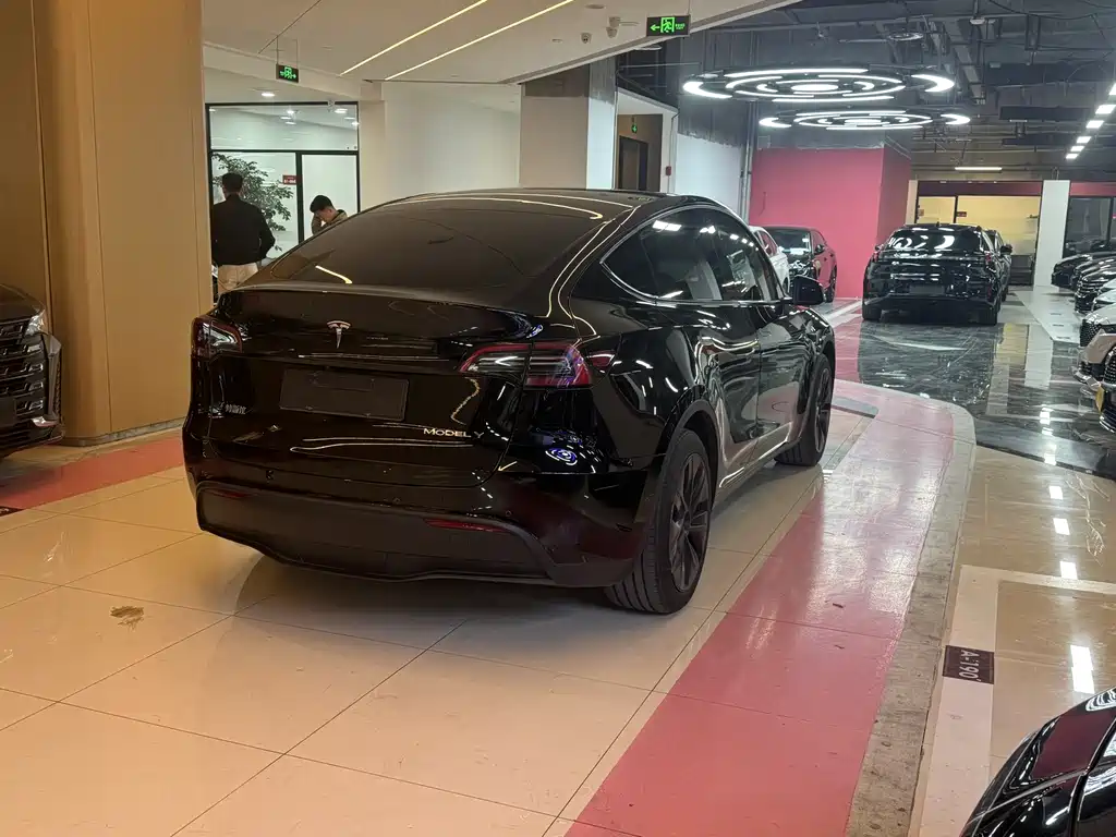 Tesla Model Y 2024 — фото 17