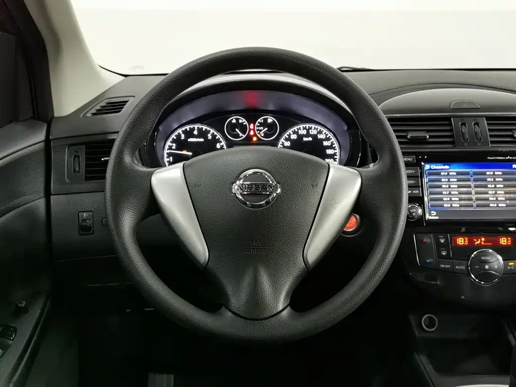 Nissan Tiida 2013 — фото 11