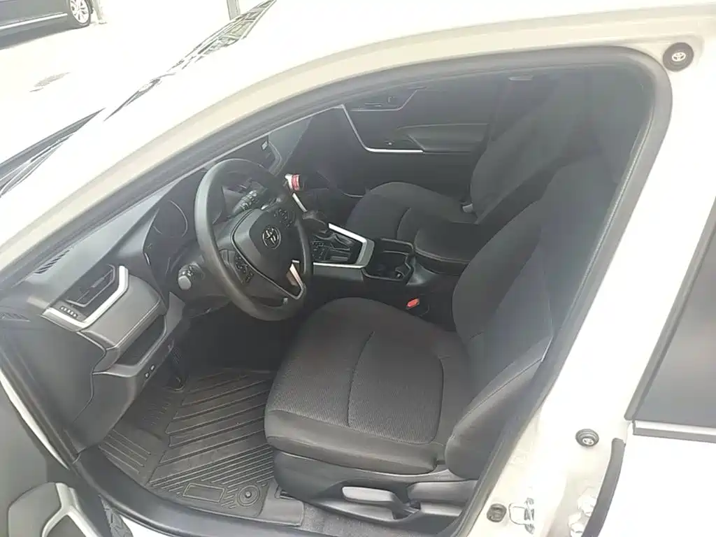 Toyota RAV4 2025 — фото 16