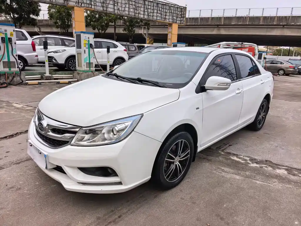 BYD Surui 2015