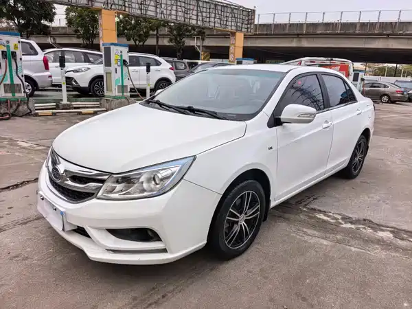 BYD Surui 2015