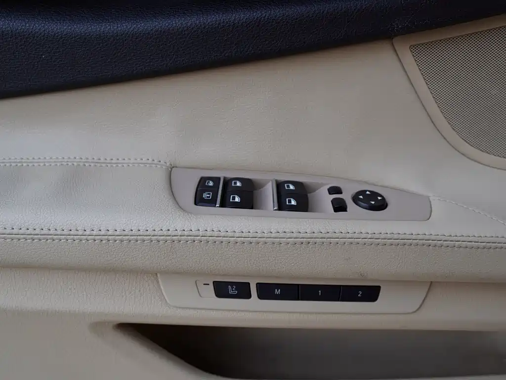 BMW 7 Series 2010 — фото 18