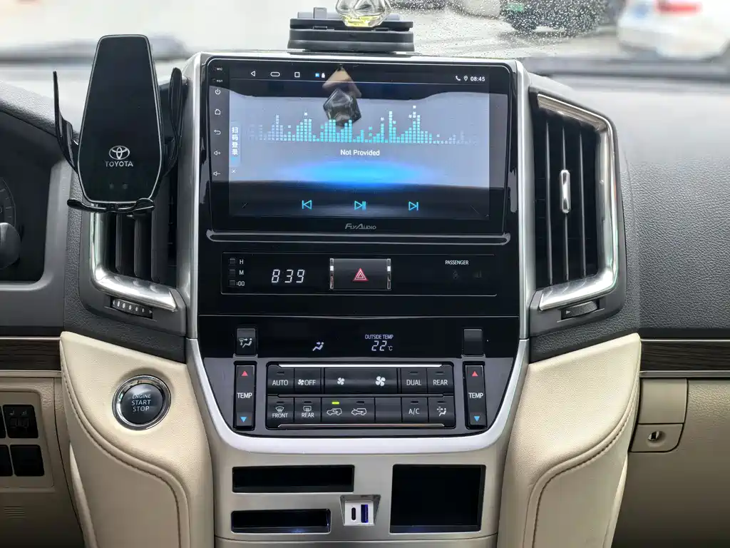 Toyota Land Cruiser 2020 — фото 11