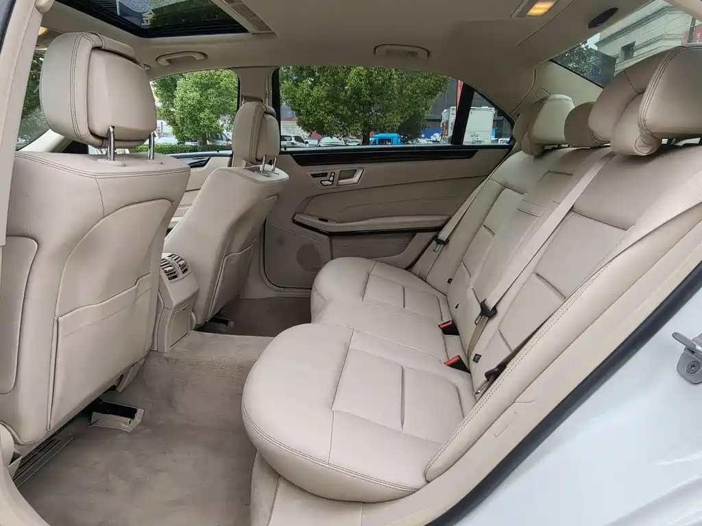 Mercedes-Benz E-Class 2014 — фото 19