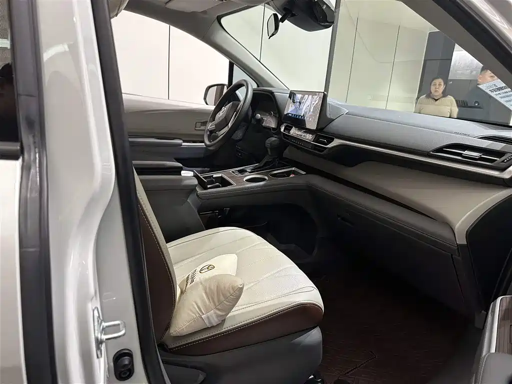 Toyota Sienna 2025 — фото 17