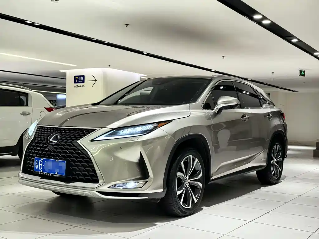 Lexus RX 2022 — фото 1