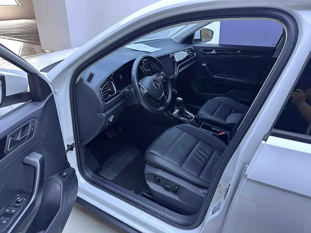 Volkswagen T-Roc 2022 — фото 9