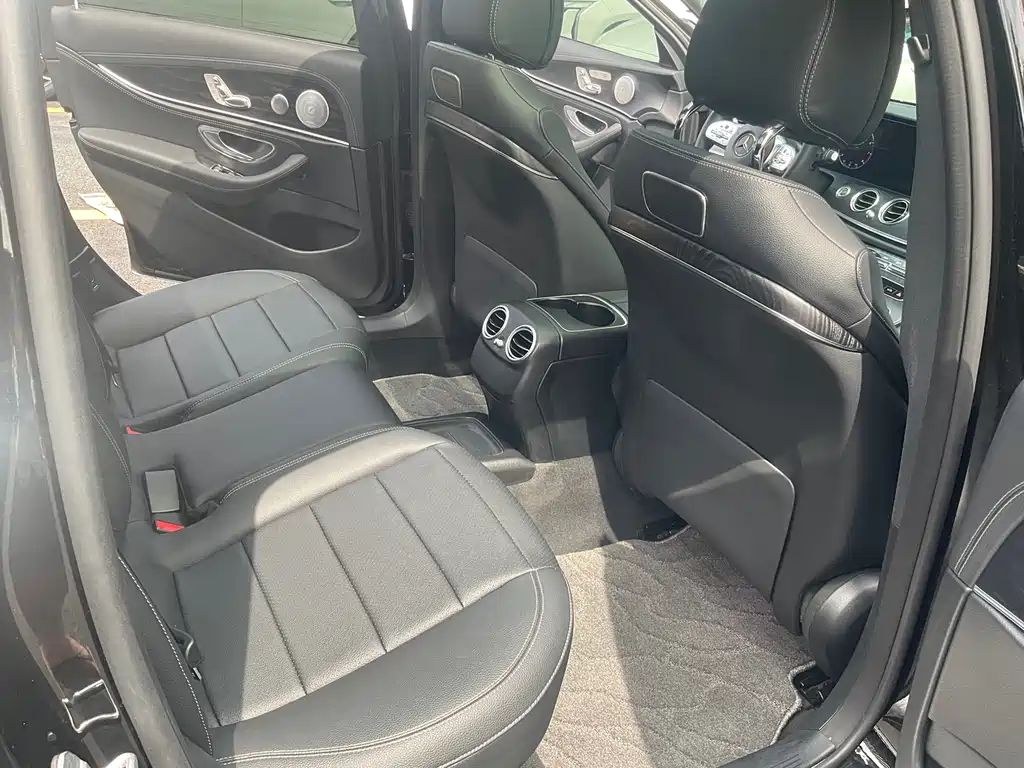 Mercedes-Benz E-Class 2019 — фото 16