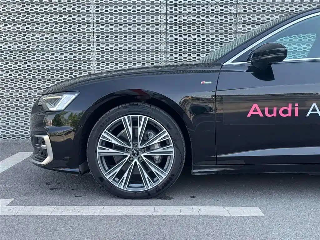 Audi A6L 2025 — фото 4