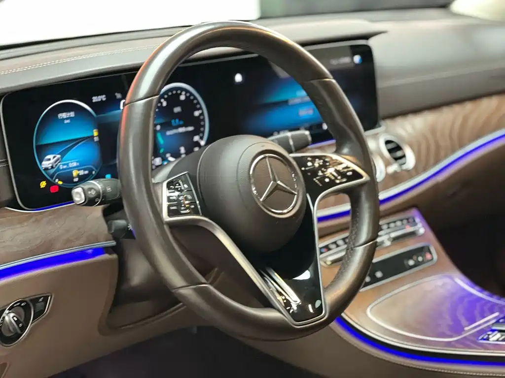 Mercedes-Benz E-Class 2023 — фото 7