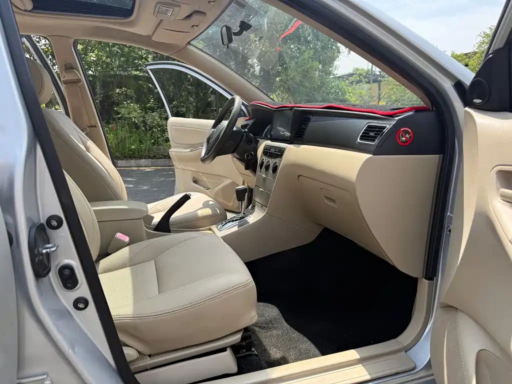 Toyota Corolla 2015 — фото 13